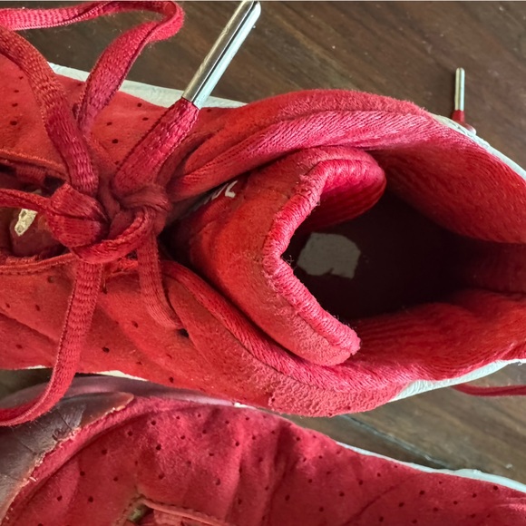 Late 90’s Michael Jordan Basketball Shoes, Red and White, Size 9.5 - Picture 2 of 8